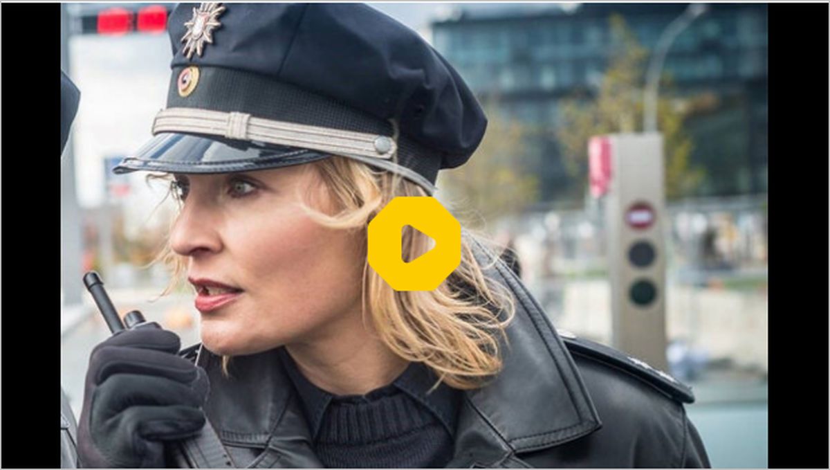 ببینید: واکنش جالب پلیس نروژ به مزاحمت نوازنده خیابانی