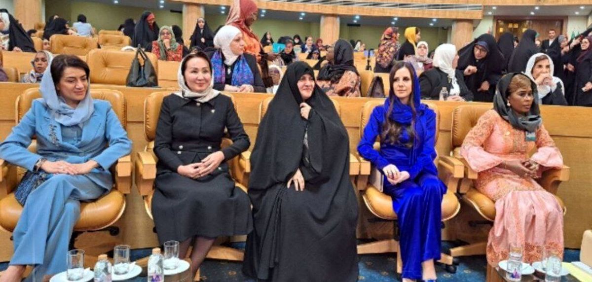  همسر رئیس‌جمهور ایران در کنار همسران روسای دولت‌های سایر کشورها