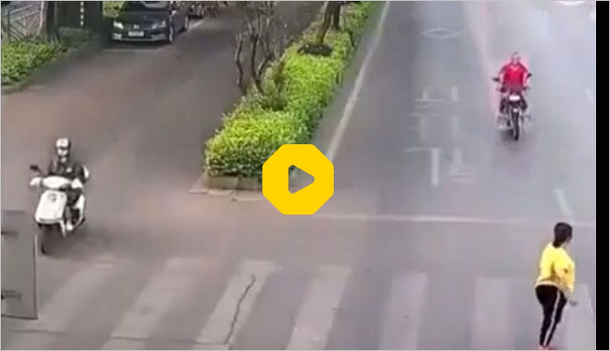 ببینید: تصادف شدید موتورسوار با یک زن در خیابان