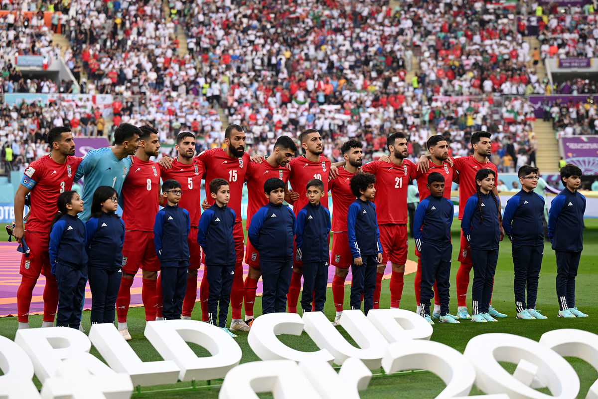 پیراهن تیم ملی فوتبال ایران مقابل ولز چه رنگی است ؟